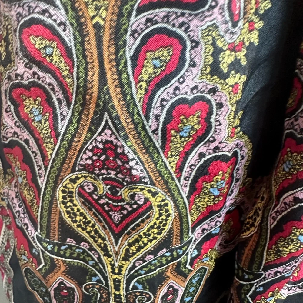 Oscar de la Renta Black and Red Paisley Scarf